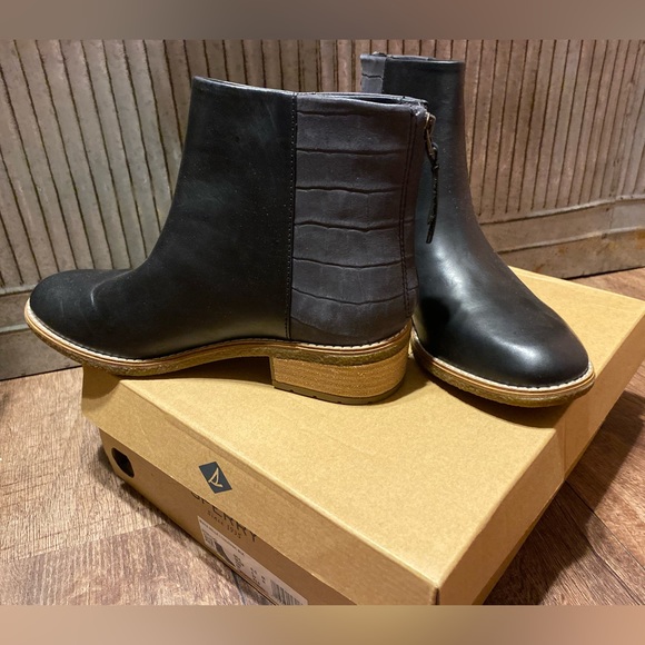 NWT Sperry Maya Belle Leather Chelsea Boot - Picture 3 of 4